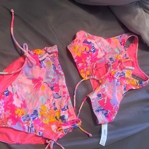 Brand new never worn floral 2 piece swimsuit 😍